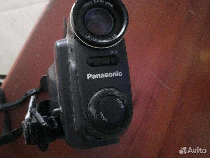 Видеокамера Panasonic NV - R200