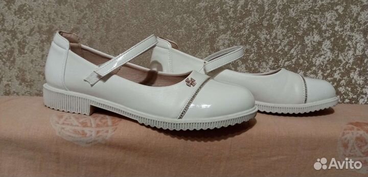 Кроссовки и туфли 37 размера