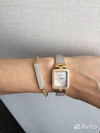 Часы с браслетом Anne Klein