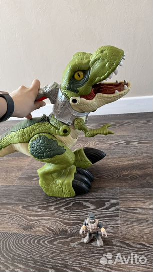 Динозавр глотающий человека imaginext