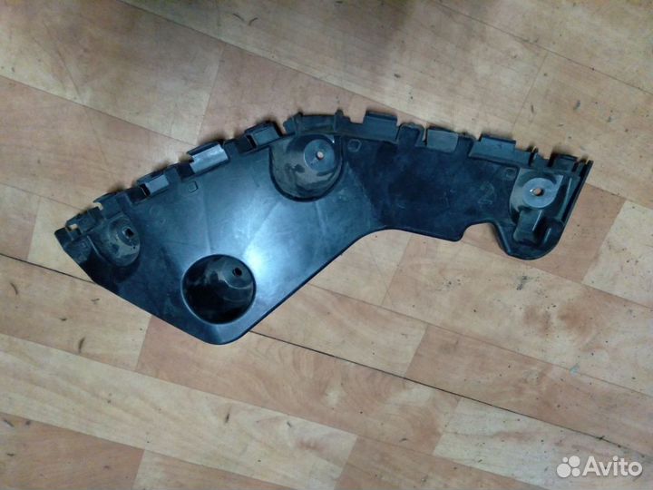 Кронштейн бампера заднего левый Renault Duster