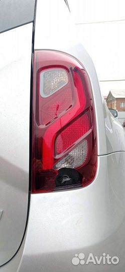Задний правый фонарь на Рено Дастер