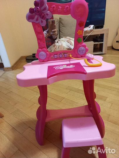 Туалетный стол с зеркалом и стульчик детский