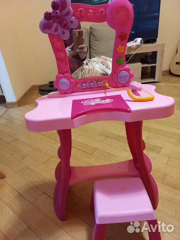 Туалетный стол с зеркалом и стульчик детский