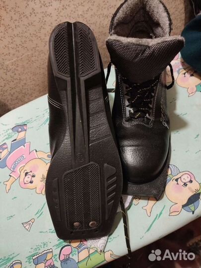 Лыжные ботинки