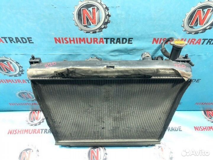Радиатор охлаждения двигателя Toyota Regius KCH46