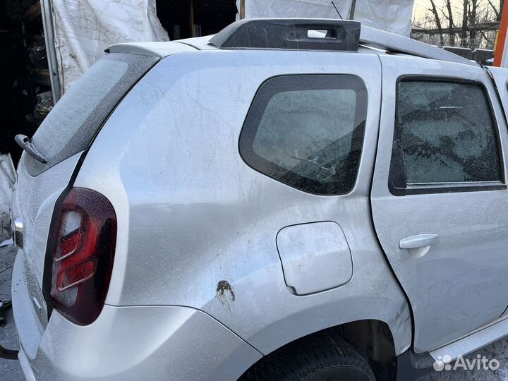 Стекло боковое правое Renault Duster 1