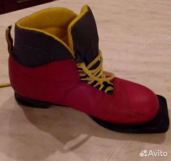 Лыжные ботинки