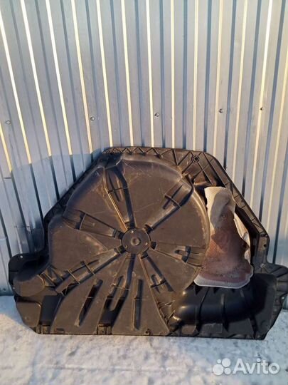 Ниша запасного колеса Renault Megan 2