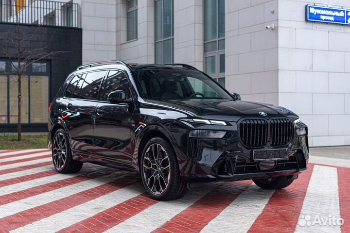BMW X7 3.0 AT, 2023, 7 122 км