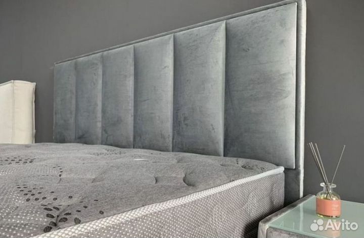 Кровать с молдингом