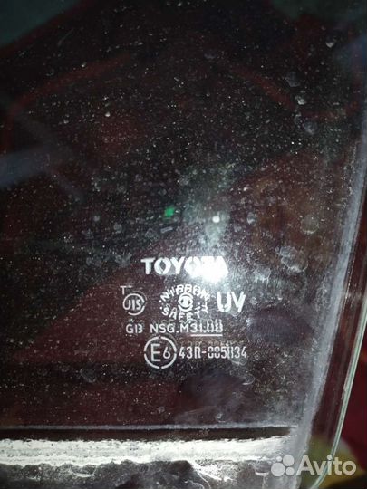 Стекло левое переднее таета суксид,пробокс