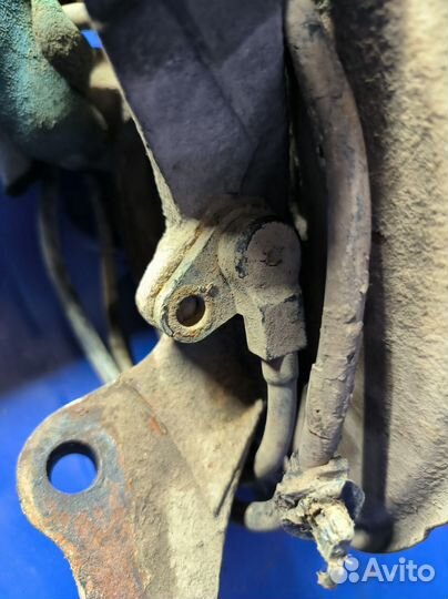 Кулак поворотный левый Mitsubishi Lancer 9