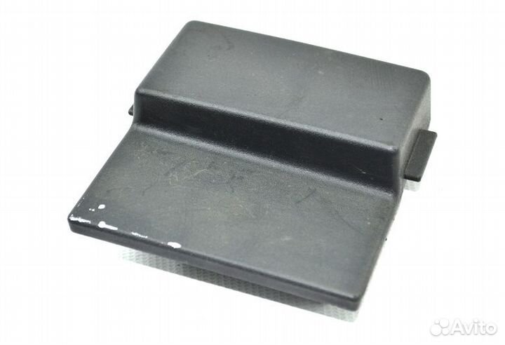 Пластиковая накладка под лобовым стеклом левая час