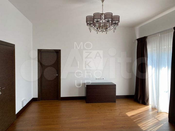 Коттедж 300 м² на участке 9 сот.