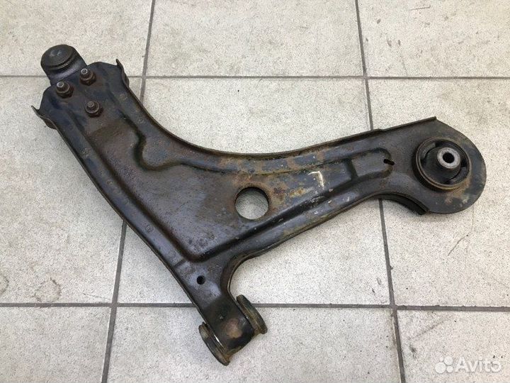 Рычаг передний левый Chevrolet Lacetti седан F16D3