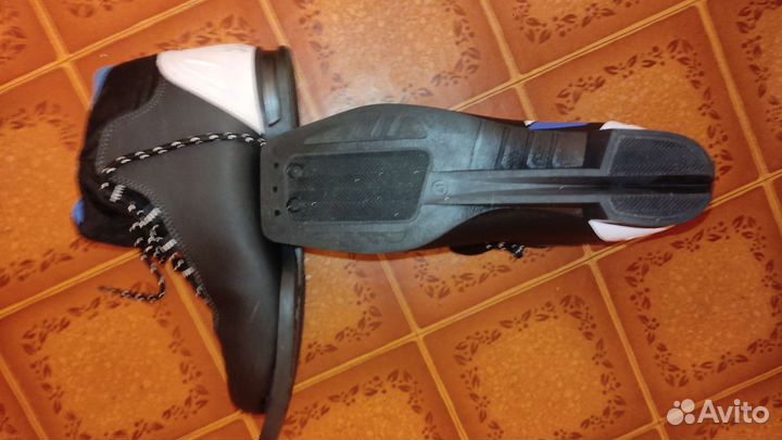 Лыжные ботинки