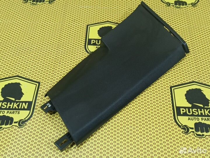 Обшивка стойки центральной нижняя левая Volkswagen