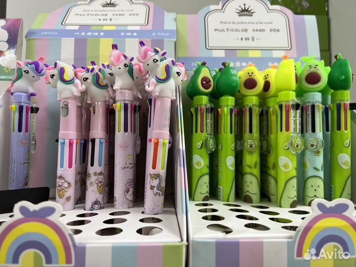 Детские ручки разных цветов