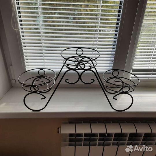 Подставка для цветов металлическая