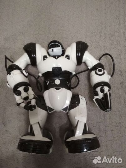 Робот на пульте управления