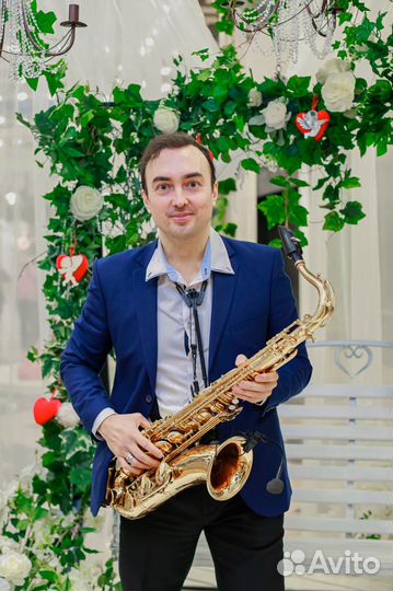 Саксофонист на праздник