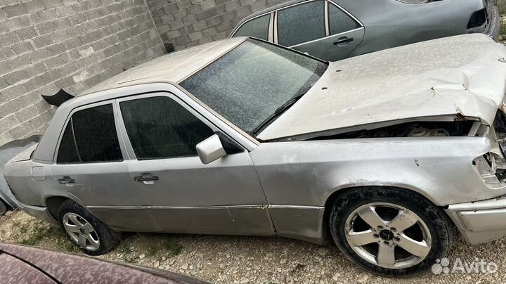 Mercedes-Benz E-класс 2.2 AT, 1995, битый, 350 000 км
