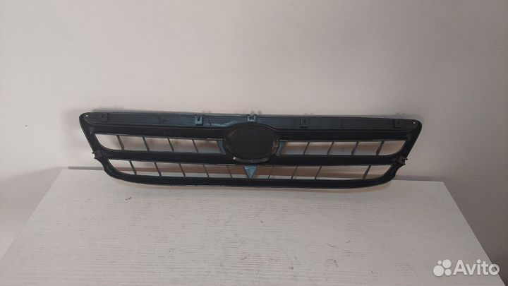 Решетка радиатора Toyota Ipsum 1998-2001