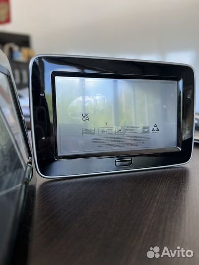 Оригинальные мультимедийные мониторы Mercedes-Benz