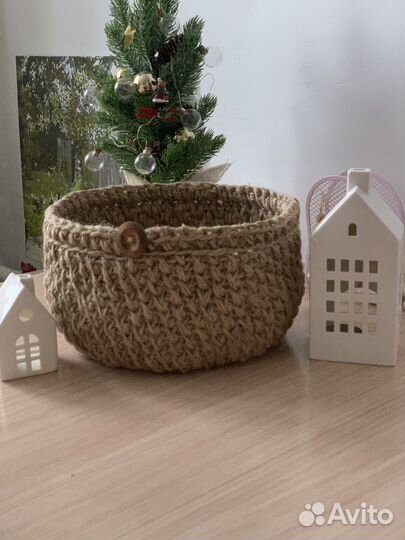 Корзина, связанная из джута