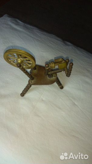 Пепельница и прялка