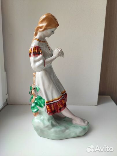 Фарфоровая статуэтка 