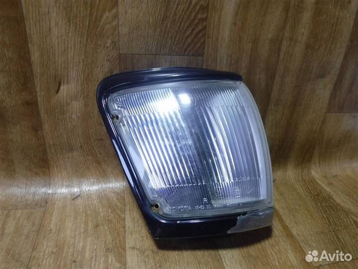 Фонарь габаритный Toyota 4 Runner/Hilux Surf 1991