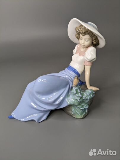 Статуэтка девушка с соловьем Nao by Lladro