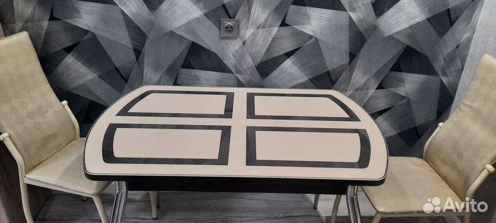 Кухонный стол