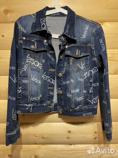 Джинсовая куртка и юбка Versace