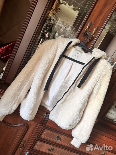 Белакая куртка