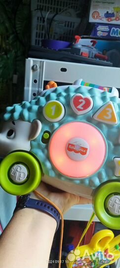 Игрушки fisher price коала, ёжик, лось