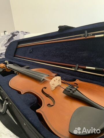 Скрипка 4/4 + 2 смычка, мостик и кейс объявление продам