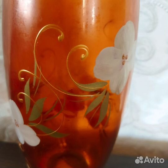 Ваза из цветного стекла с ручной росписью