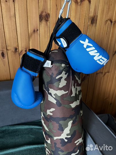 Боксерская груша и перчатки