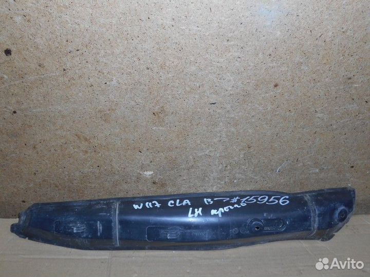 Накладка крыла в моторном отсеке (кожух болтов)