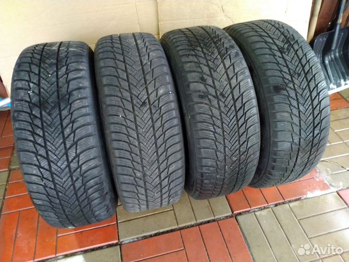Bridgestone Blizzak LM-001 225/60 R17 99H