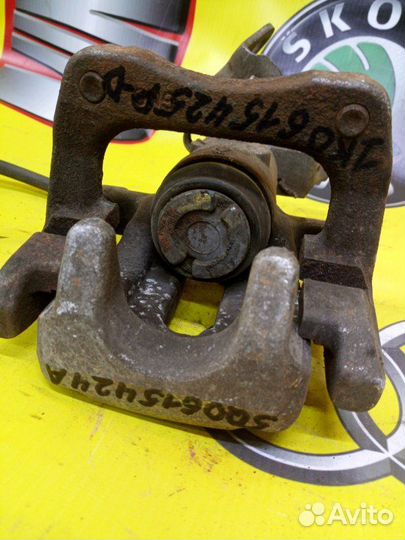 Суппорт задний правый Seat Leon хетчбек 4 дв. 1.4