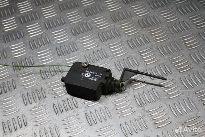 Активатор замка крышки бензобака BMW 7 E65