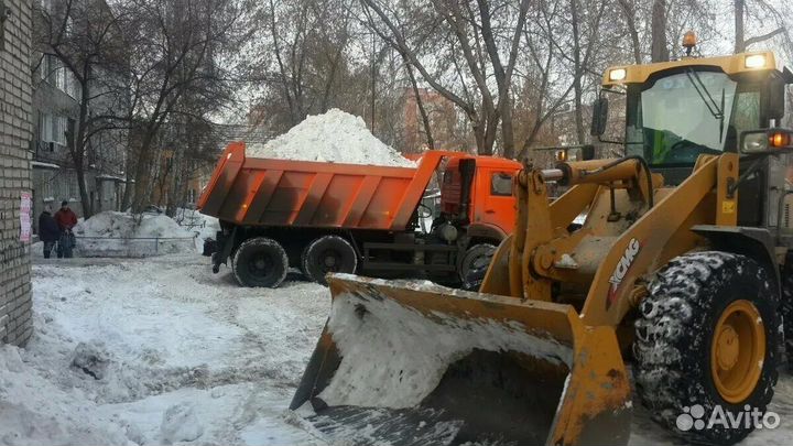 Уборка снега фронтальным погрузчиком