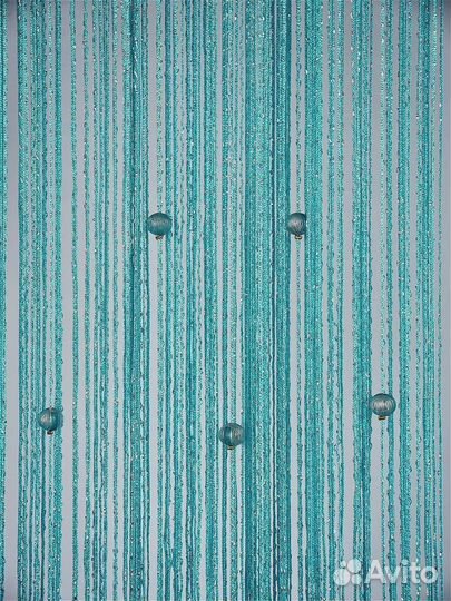 Блестящие нитяные шторы с шариками