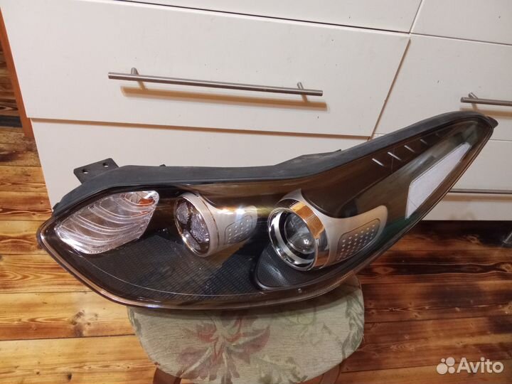 Фара передня левая Kia Sportage 4 92101F1010