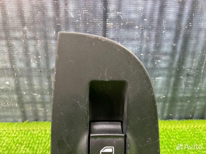 Кнопка стеклоподъемника левая Audi Allroad C5 BAS