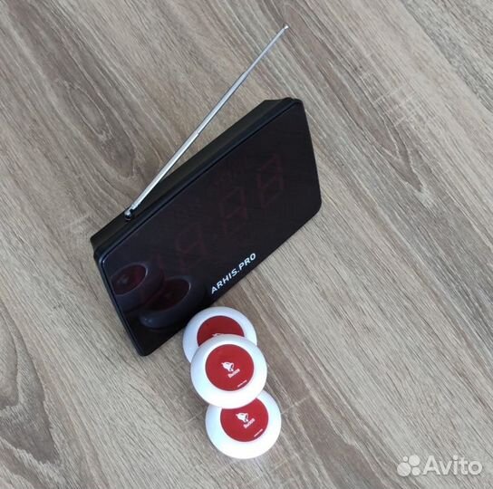 Кнпока вызова персонала и табло отображения вызова